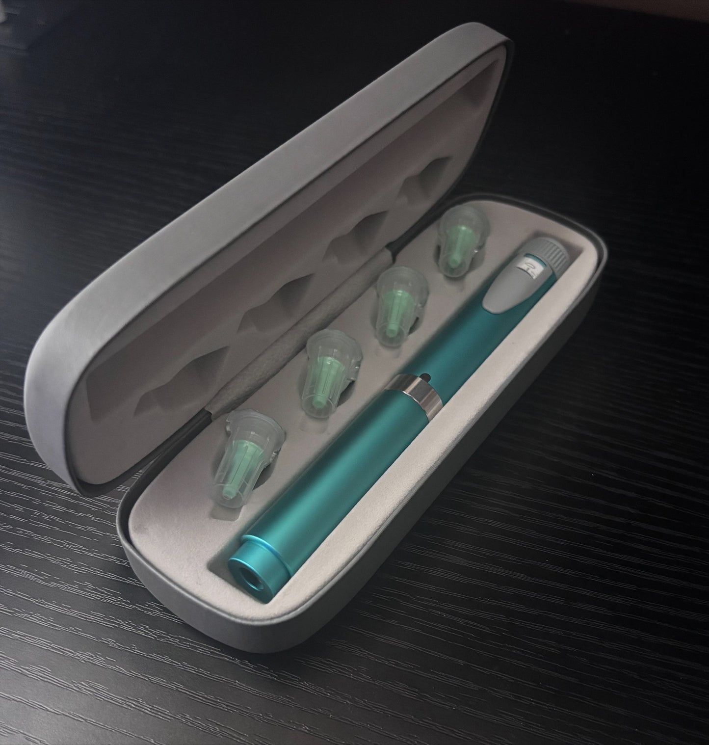 V2 Gray Metal Travel Case